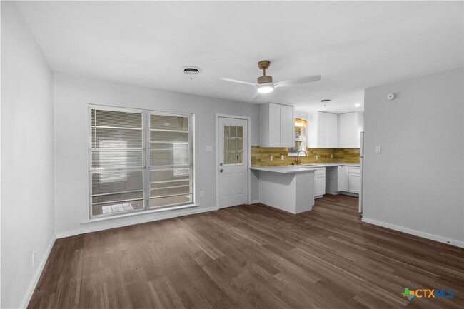Photo - 1302 Metropolitan Dr