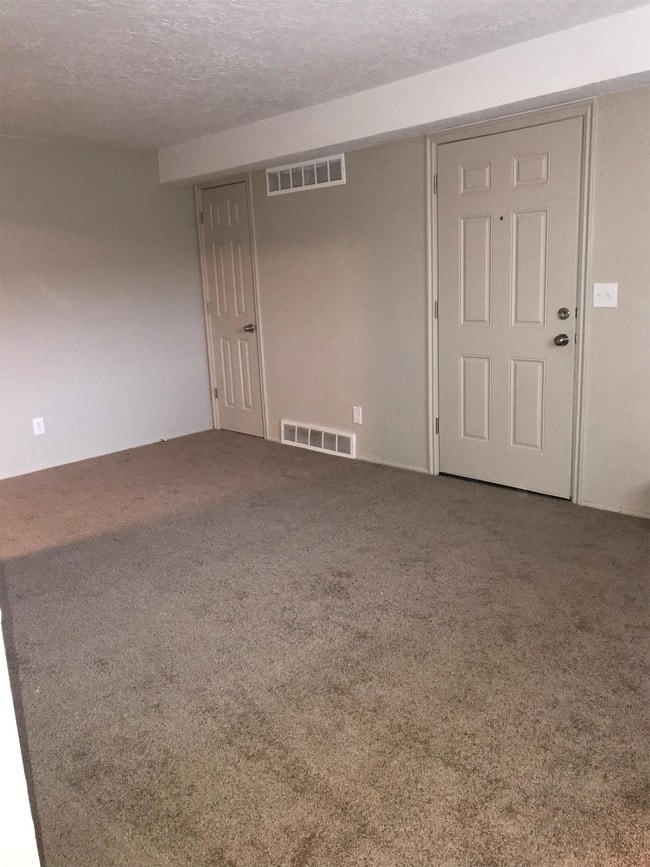 2553 S Lake Park Cir Unidad 2