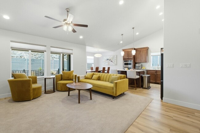 Photo - 617 N Bennedict Dr