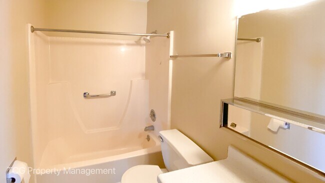 Photo - 445 Elm Pl Unidad L-22