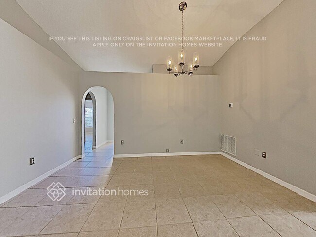 Photo - 1622 Hudderfield Cir W