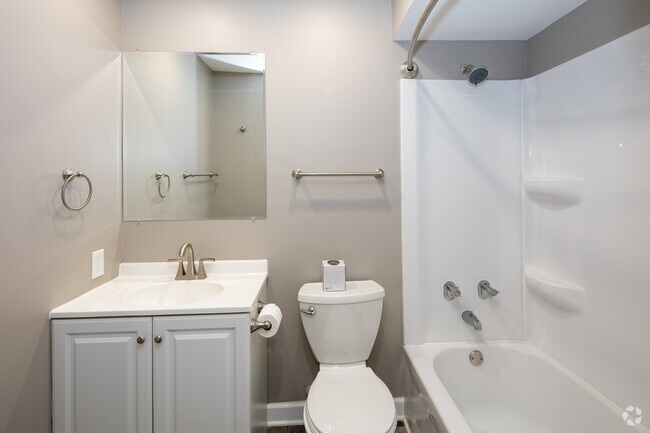 1BR, 1BA - 850 SF