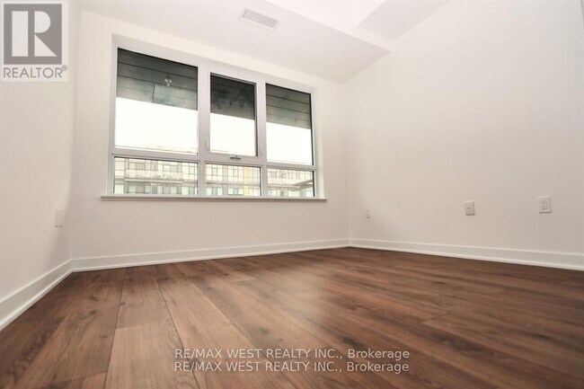 Photo - 395 Dundas St W Unit 822