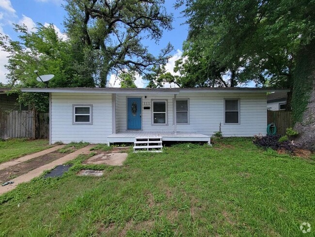 Building Photo - 111 Wisteria St Rental