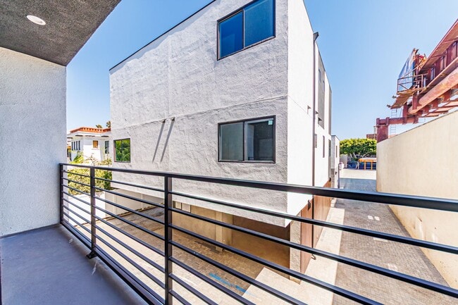 Photo - 1857 Crenshaw Blvd Unit #1859