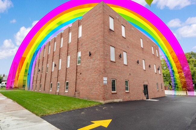 Building Photo - Lifted, Driftin', Higher than the Ceiling Unit 02