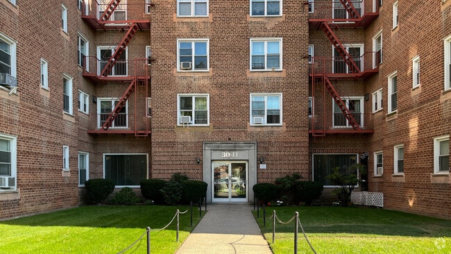 Entrance Photo - Hartley House