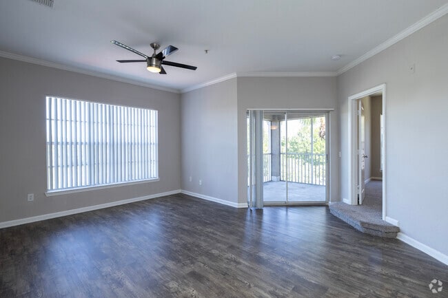 3 habitaciones, 2 baños - 1461 pies cuadrados - Sala de estar - Crosswynde Apartments