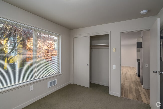 1BR, 1BA - 725SF - Bedroom
