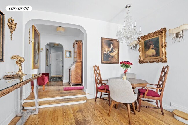 Photo - 357 W 55th St