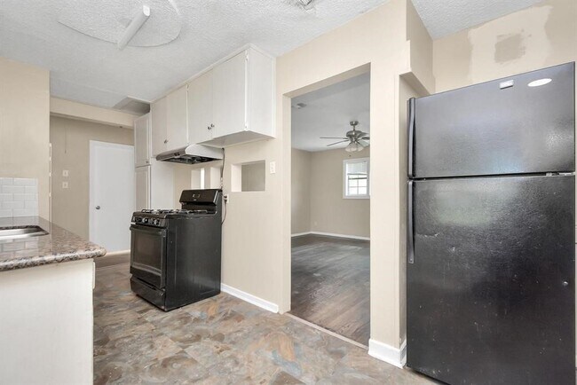 Photo - 6610 Granite St