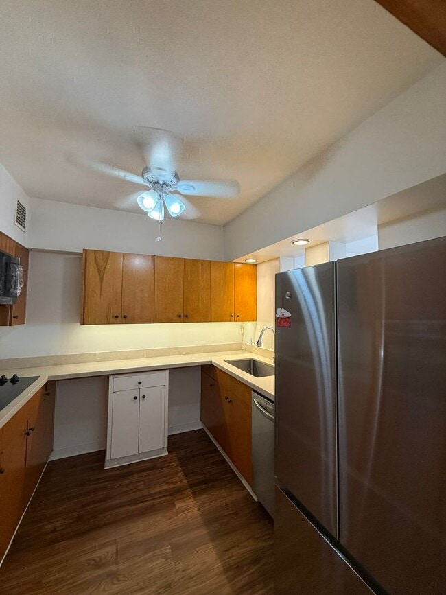 Photo - 1br/1ba/1pkg Condo w/Large Lanai PETS NEGOTIABLE! Unit 802