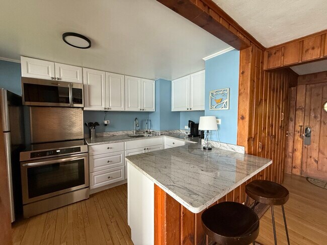 Building Photo - 1228 E Shore Dr Unit 2 Rental