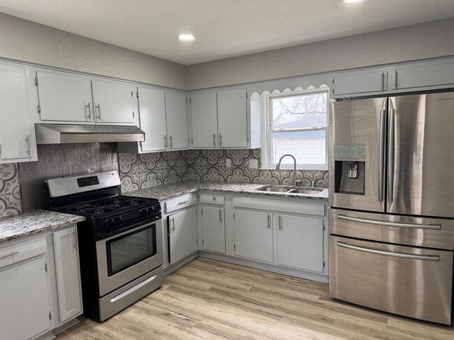 Photo - 8037 West Thurston-Lower Unidad Lower