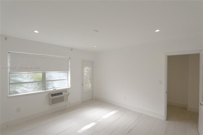 Photo - 1021 Michigan Ave Unidad 8