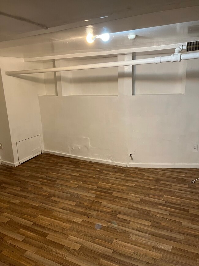 Photo - 32 N Bond St