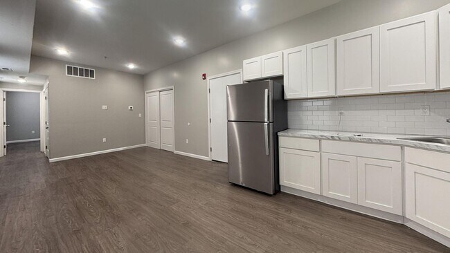 275 S 56th St Unit 2