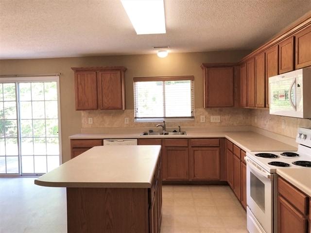 Photo - 338 Averasboro Dr