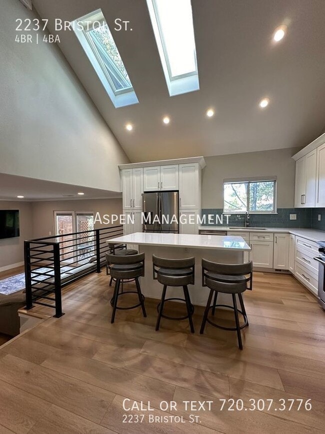 Photo - 2237 Bristol St