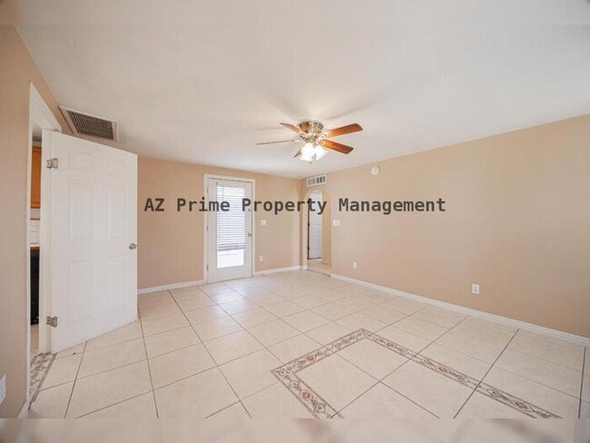 Photo - 2830 E Sheridan St
