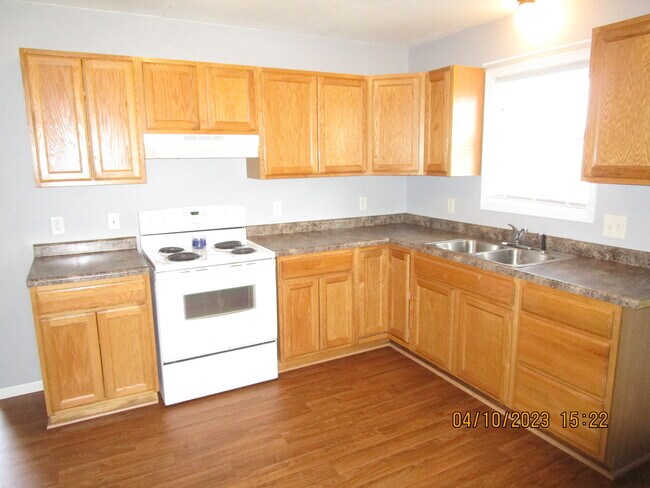 Kitchen - 309 S K St Townhome