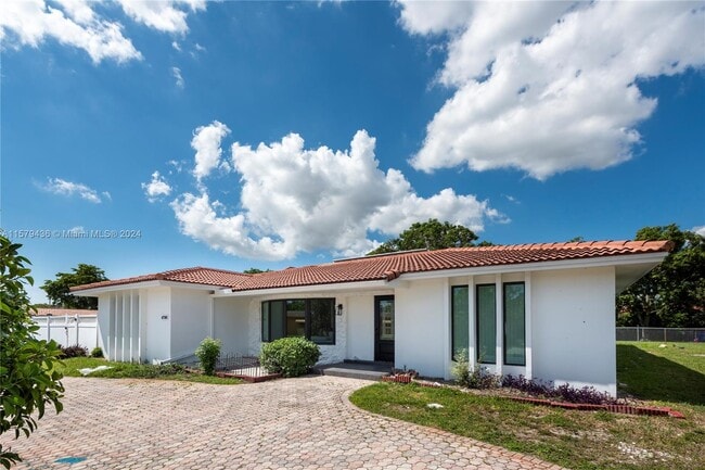 Photo - 4700 McKinley St