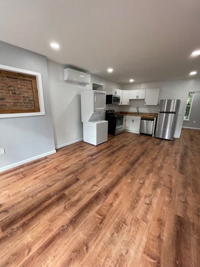 Photo - 106 Renwick St Unit 2