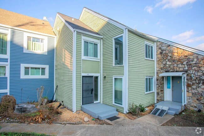 Building Photo - Charming Townhome in Hermitage!