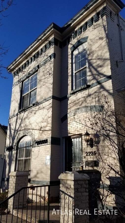 Building Photo - 2225 W 31st-