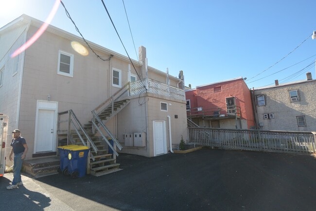 16 S Main St