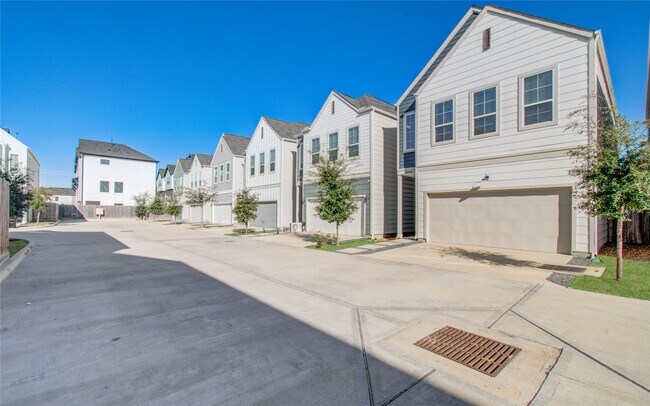 Photo - 2054 Johanna Crk Dr