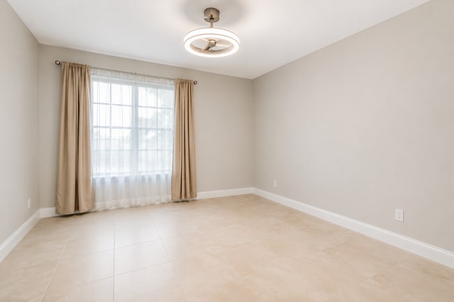 Photo - 450 NW 20th St Unidad 2020