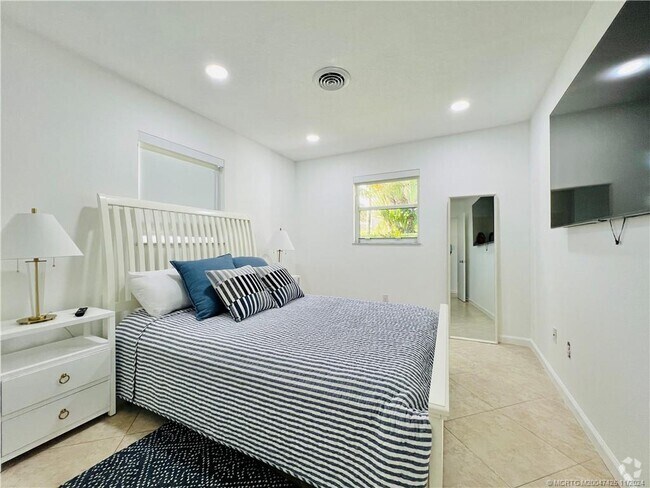 Building Photo - 12845 S Indian River Dr Rental