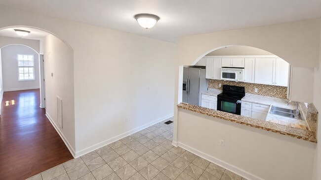 Photo - 2401 Urban St