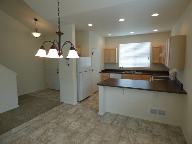 Photo - 4 Bed / 2.5 Bath Home in Windsor!