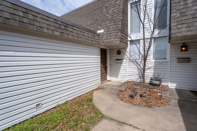 Photo - 4709 NW 63rd St