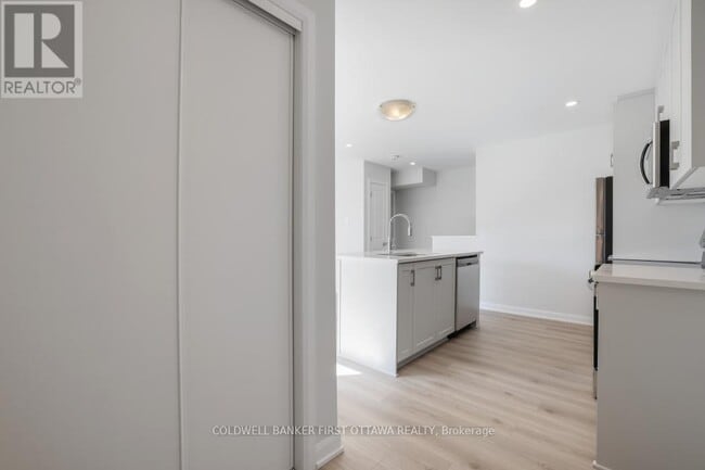 Photo - 917 Creekway Private