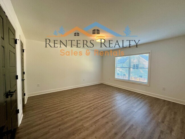 Photo - 3 Bedroom House with Privacy Fence