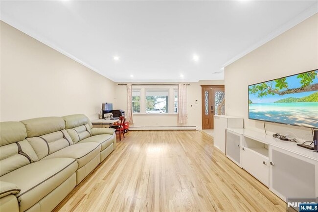 Photo - 99 Lambert Pl
