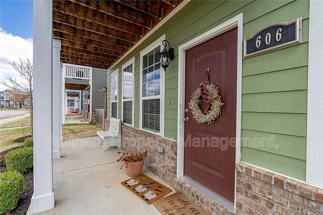 Photo - 606 N Tennyson Ln