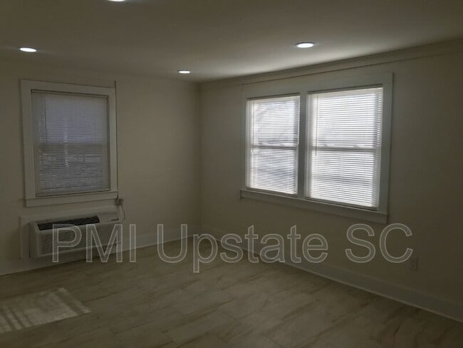 Photo - 201 Chandler Dr Unit Apt 1B