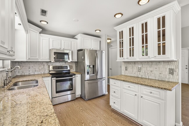 Photo - 3127 Creekview Ln