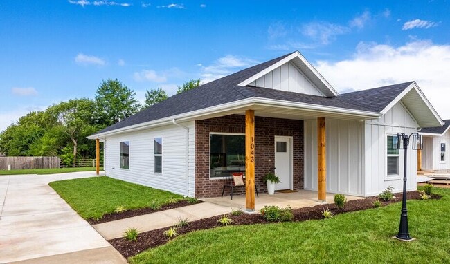 Building Photo - 1031 N Blake Ave Rental