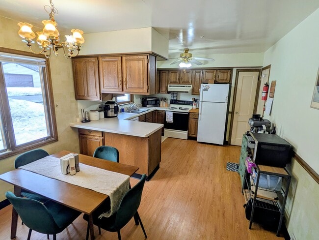 Photo - 125 W Saint Marie St