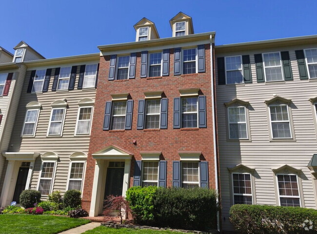 Building Photo - Your Dream Townhome Awaits!