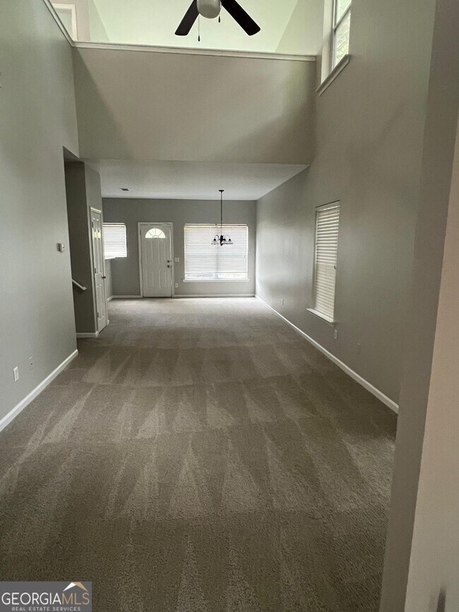 Photo - 585 McWilliams Rd SE