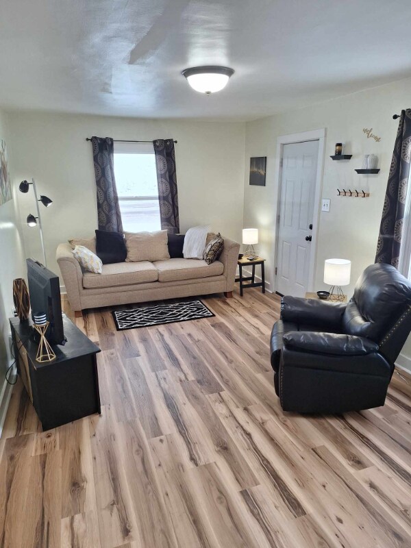 Photo - 2 W Pacific St