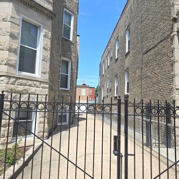 Photo - 2624 W Walton St Unit 1