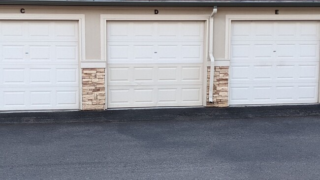 Photo - AWESOME 2-BEDROOM CONDO INCL. GARAGE, SWIM... Unit 103