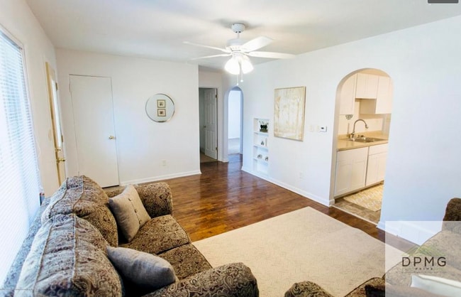 Photo - 621 W Hodge Ave